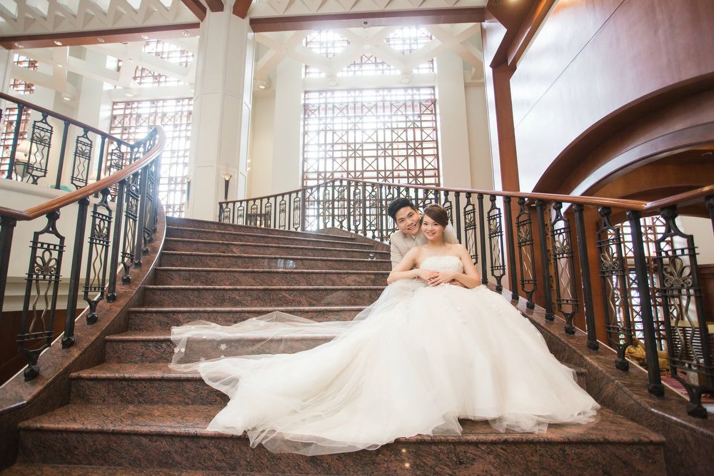 A Beautiful Bride and Groom Give Lovely Pose In Their Wedding Photo shot.